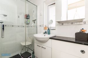 En-suite- click for photo gallery